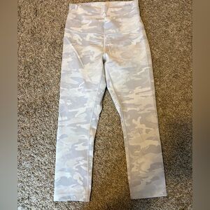 Lululemon Women's Camouflage High-Waisted Cropped Leggings 23”